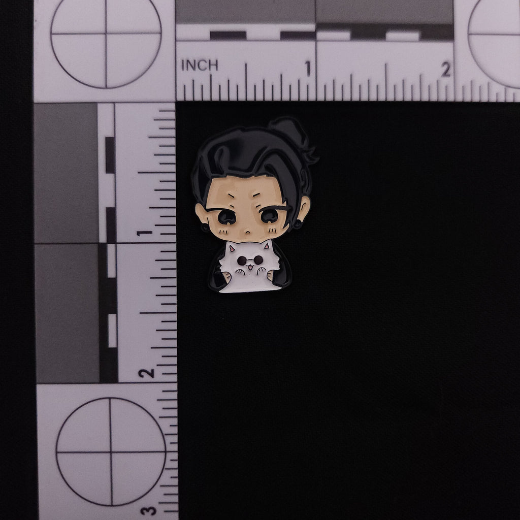 Jujutsu Kaisen Suguru holding Gojo Cat Pin