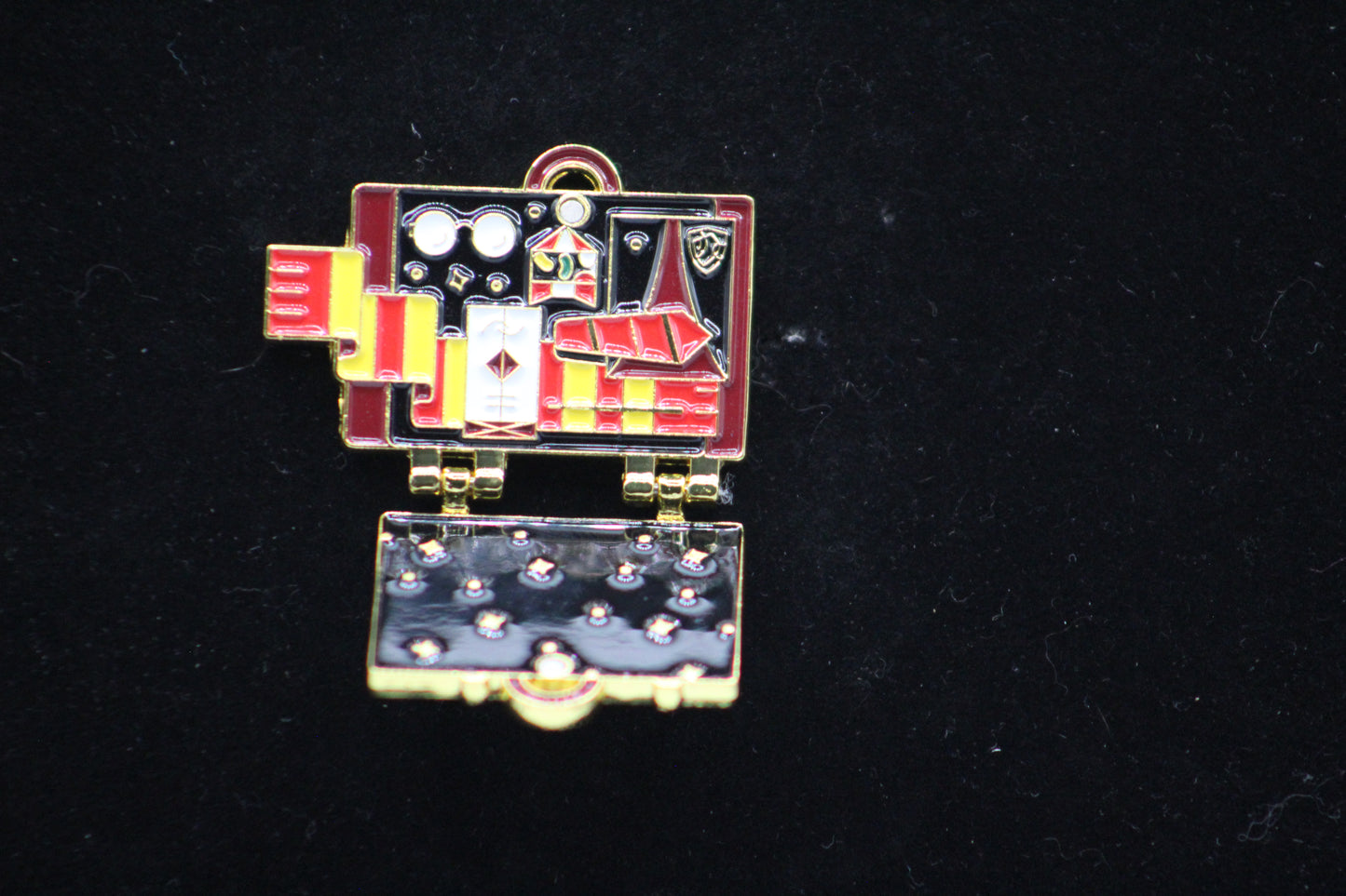 Harry Potter Hogwarts Trunk Pin