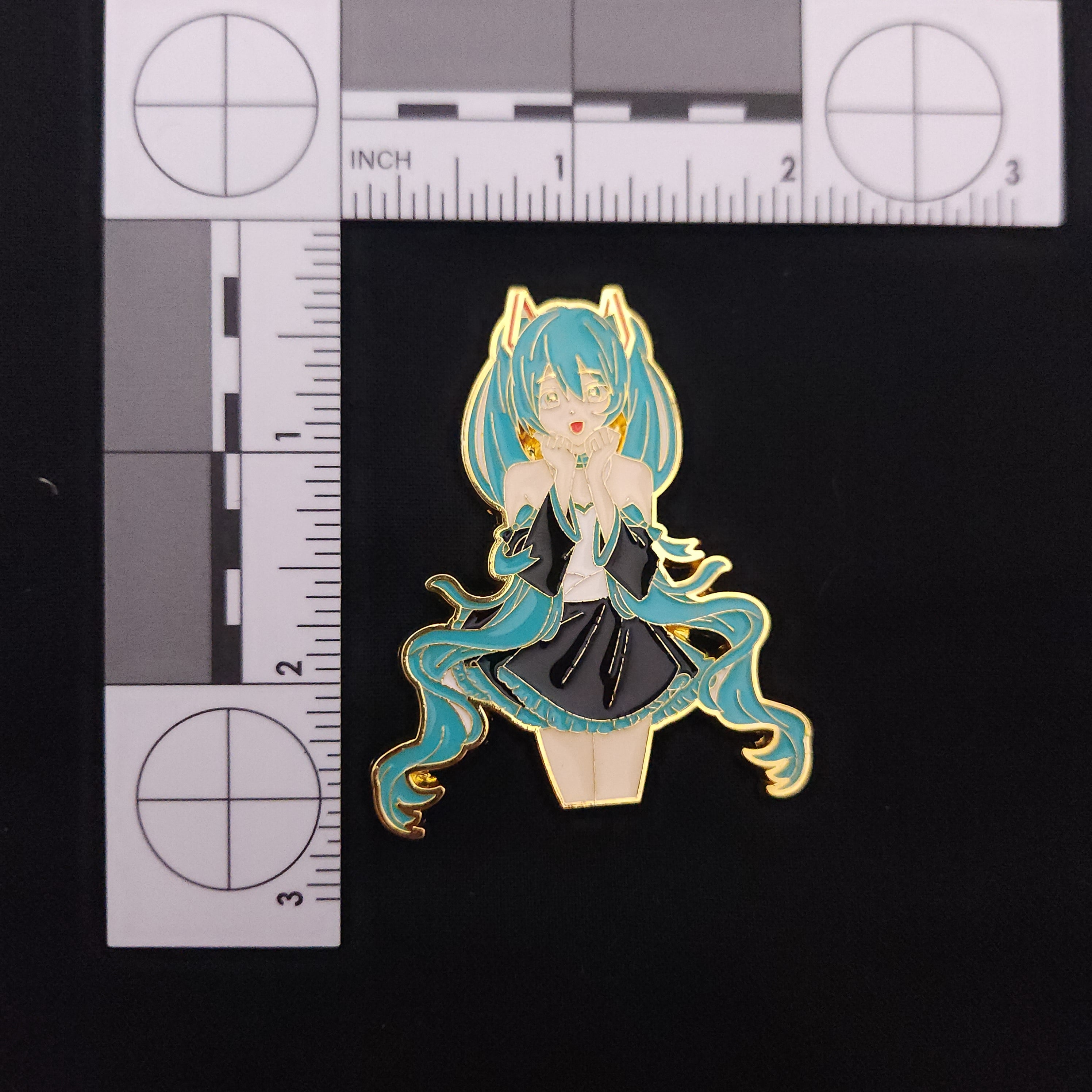 Hatsune Miku Smiling Miku Pins